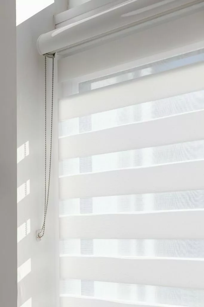 Aura blinds close up with control chain